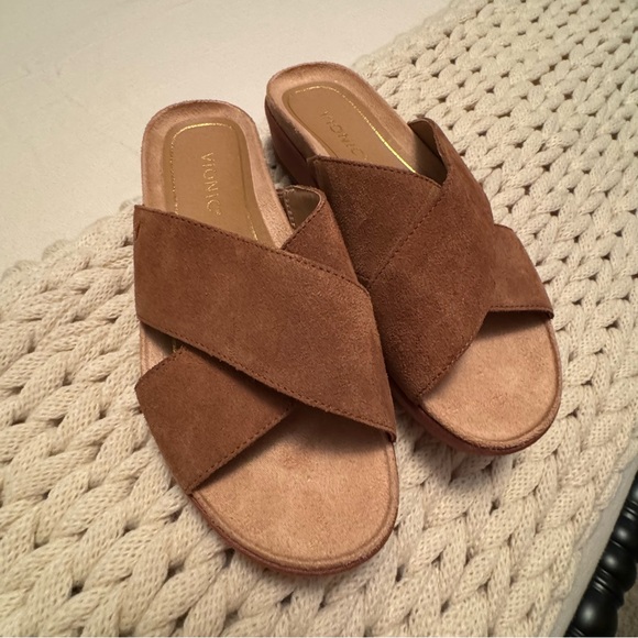 New without box, Vionic Hayden slides, toffee color, sz 8 - Picture 2 of 5
